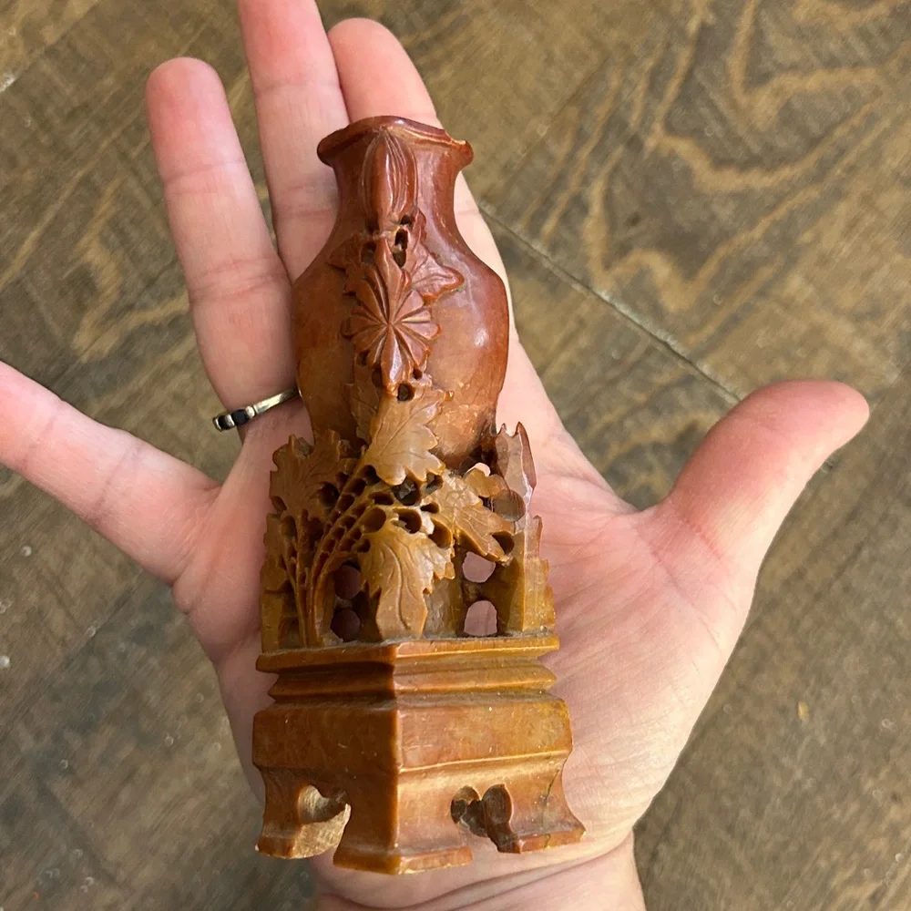 Vintage Hand Carved Chinese Red Soap Stone Vase Floral Design 5”‎ Tall Bud Vase